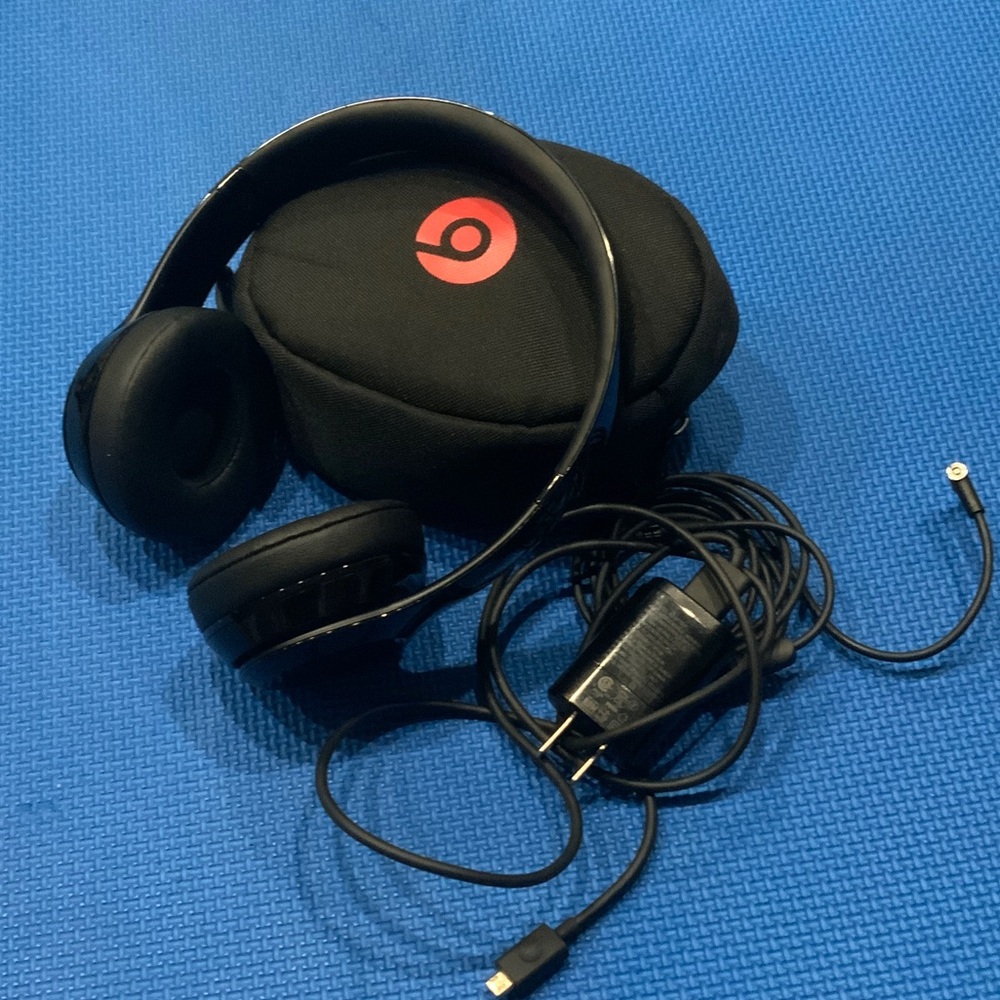 Beats by Dre Solo3 Wireless Headphones - Black